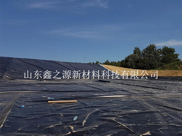 養(yǎng)殖新紀(jì)元：防滲膜覆土的綠色妙用，繪就生態(tài)養(yǎng)殖新畫(huà)卷