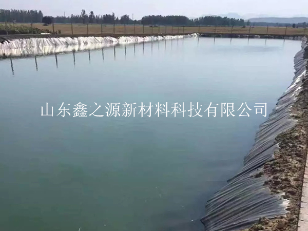 如何處理蓄水池hdpe土工膜的熱膨脹問(wèn)題？