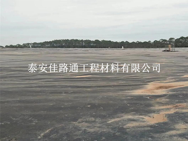 沼氣池黑膜運(yùn)輸“三字訣”：穩(wěn)、護(hù)、查